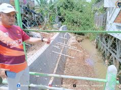 Nur Hidayat DPRD Depok Tinjau Penyelesaian Akhir Proyek Turap Jembatan Gang Masjid Cisalak
