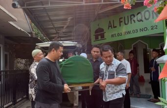 Heridianto PKS Depok Takziah ke Rumah Duka Kader Pelopor PKS Beji